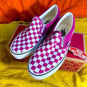 💗🏁Fuschia Checkerboard VANS SLIPONS womens9